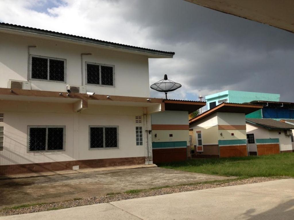 Nora Guesthouse Chumphon Esterno foto